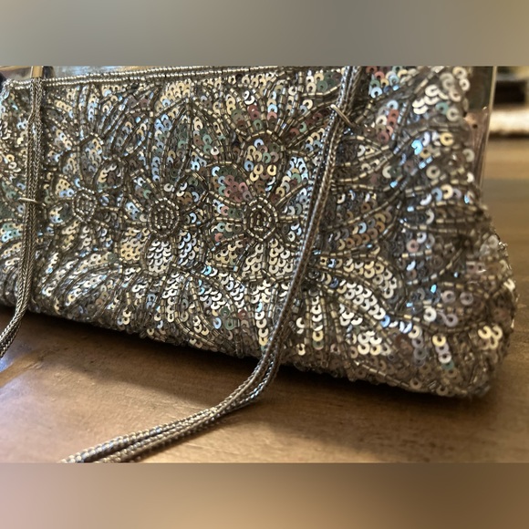 Beautiful Y2k Kate Landry Silver Sequin Clutch Purse Handbag Shoulder Bag - Picture 2 of 12